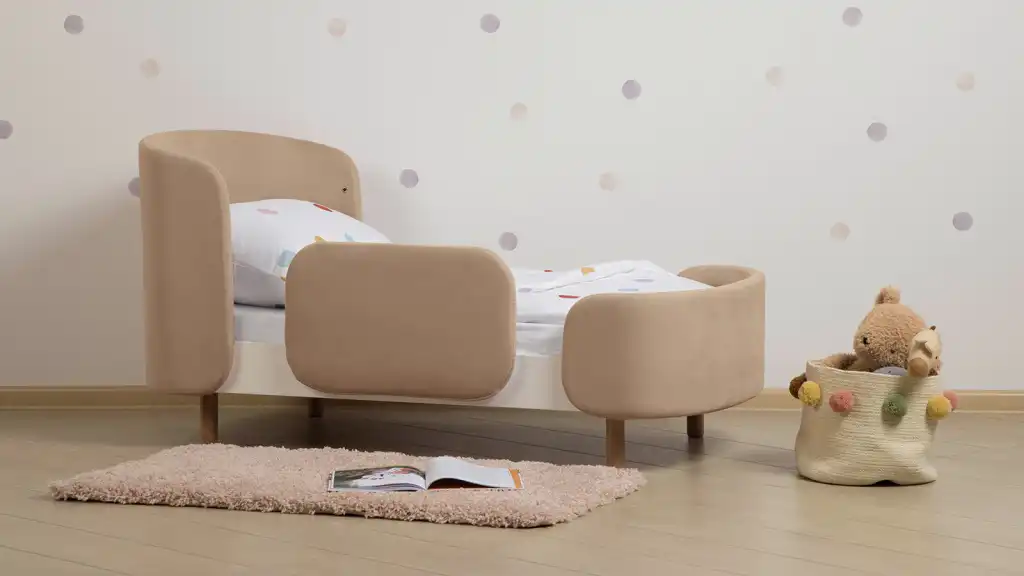 Polly kid's bed with a bed bumper.jpg